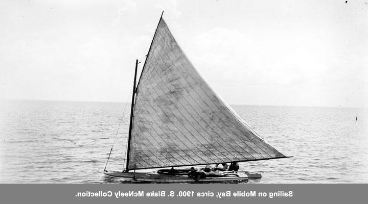 大约1900年，在莫比尔湾航行